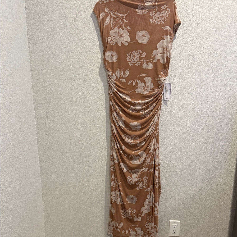 Chic Floral Maxi Dress in Tan